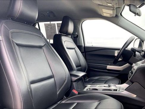 Used 2023 Ford Explorer XLT w/ Equipment Group 202A image 7