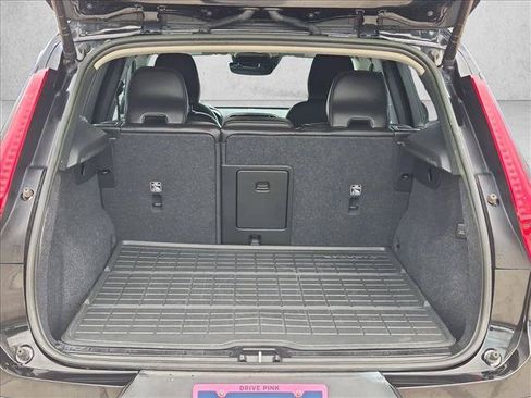 Used 2022 Volvo XC40 T5 Momentum AWD/4WD image 6