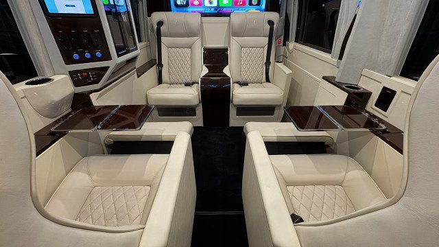 Used 2025 Mercedes-Benz Sprinter 2500 image 31
