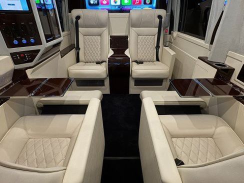 Used 2025 Mercedes-Benz Sprinter 2500 image 31