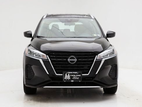 Used 2024 Nissan Kicks SV image 3