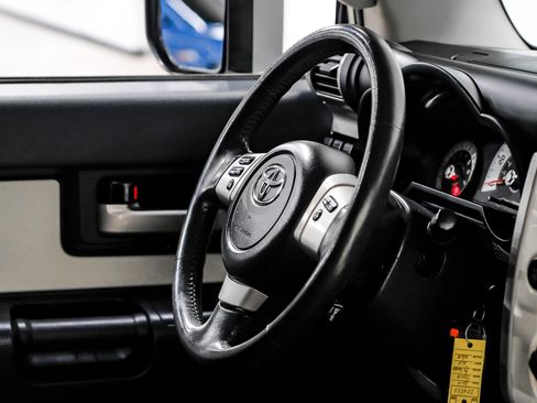 Used 2014 Toyota FJ Cruiser 4WD w/ Upgrade Package image 18