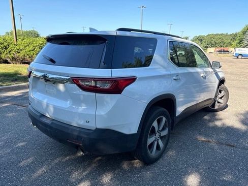 Used 2019 Chevrolet Traverse LT w/ LT Premium Package FWD image 3