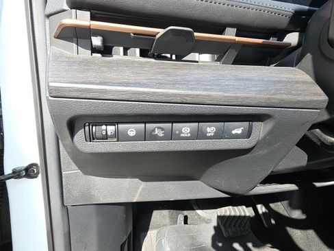 Used 2024 Nissan Ariya FWD image 15