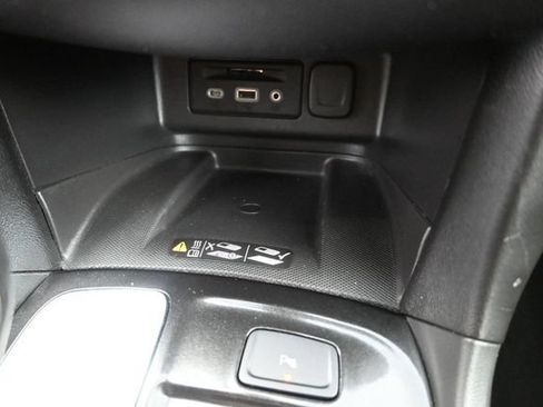 Used 2023 Chevrolet Equinox Premier FWD image 6