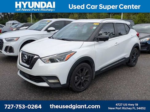 Used 2020 Nissan Kicks SR w/ SR Premium Package FWD image 1