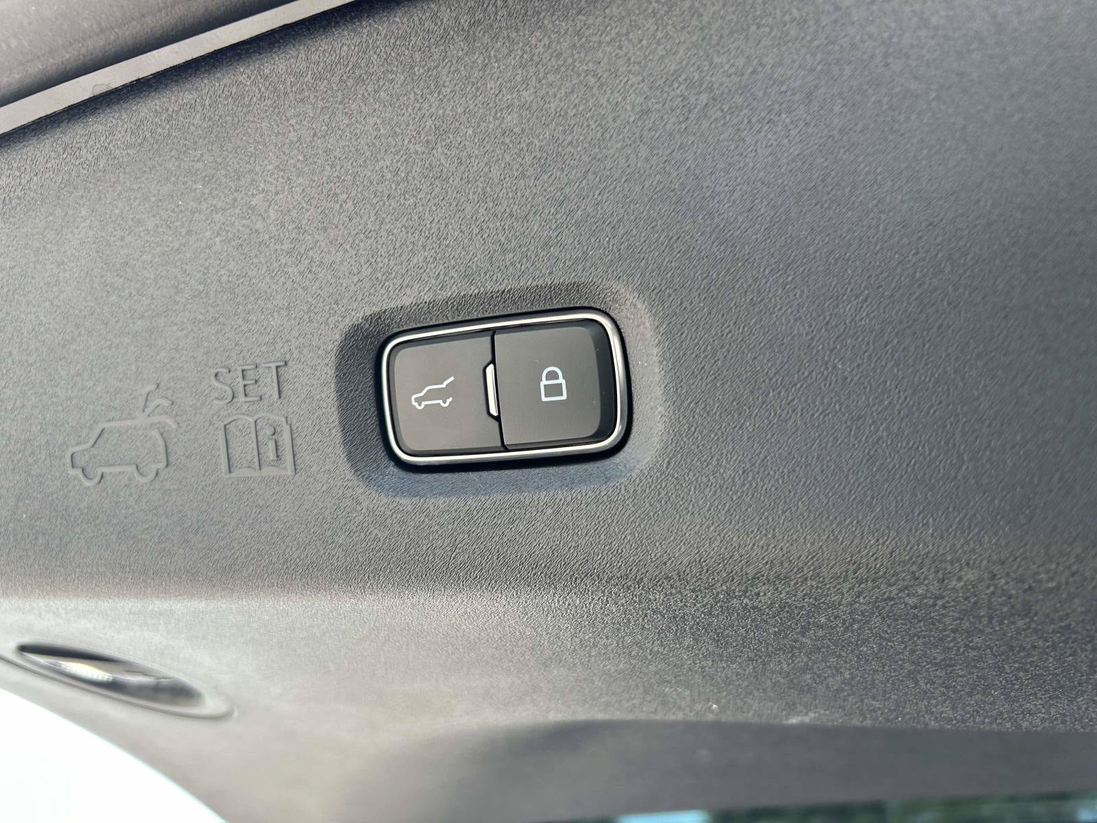 Certified 2025 Lincoln Navigator Reserve AWD/4WD image 16