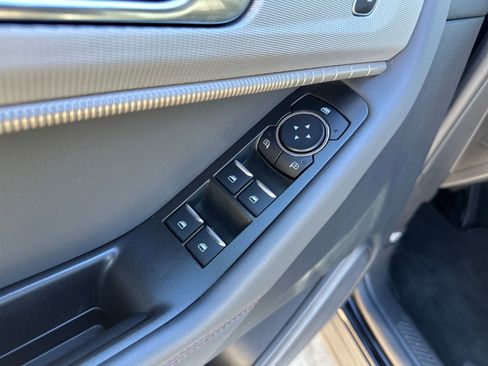 Used 2025 Ford Explorer Active AWD/4WD image 11