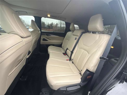 Certified 2025 INFINITI QX60 Luxe image 11