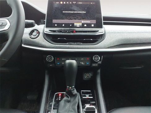 Used 2024 Jeep Compass Latitude w/ Sun and Sound Group image 11