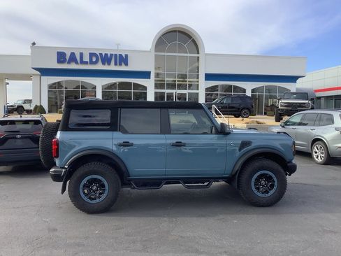 Used 2022 Ford Bronco Black Diamond w/ Sasquatch Package image 8