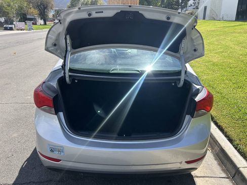 Used 2015 Hyundai Elantra SE FWD image 2