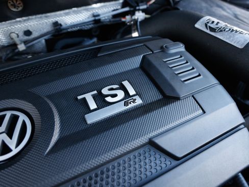 Used 2017 Volkswagen Golf R 4-Door image 52