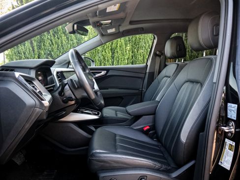 Used 2023 Audi Q4 e-tron Premium Plus AWD/4WD image 7