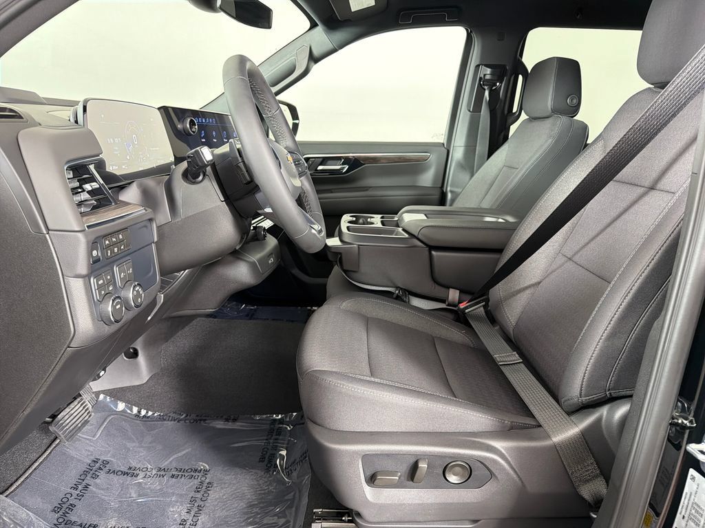 Used 2026 Chevrolet Tahoe LS AWD/4WD image 19