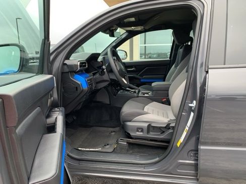Used 2025 Toyota Tacoma SR5 image 9