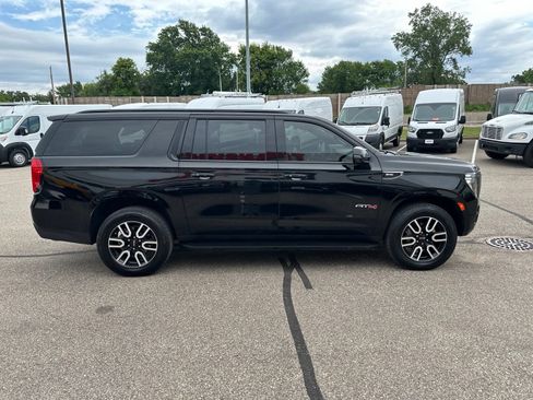 Used 2021 GMC Yukon XL AT4 w/ Rear Media and Nav Package AWD/4WD image 6