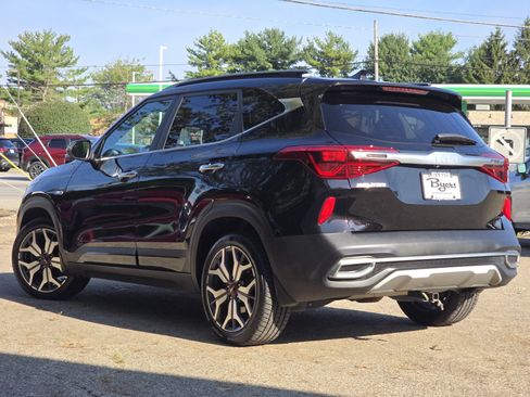 Used 2022 Kia Seltos SX w/ Sunroof Package AWD/4WD image 5