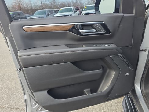 Used 2025 Chevrolet Tahoe High Country AWD/4WD image 18