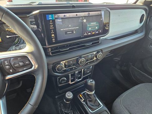 Used 2024 Jeep Wrangler Unlimited Sahara image 19