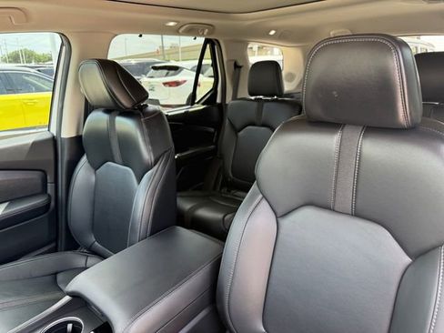 Used 2024 Honda Pilot Touring image 11
