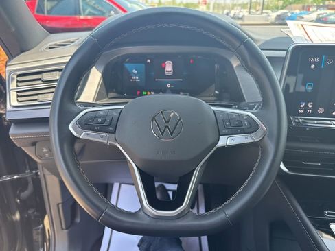 Used 2024 Volkswagen Atlas Cross Sport SE FWD image 20