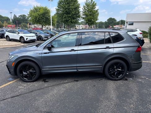Used 2023 Volkswagen Tiguan SE R-Line AWD/4WD image 5