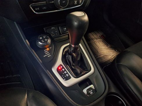 Used 2017 Jeep Cherokee Trailhawk w/ Cold Weather Group image 23