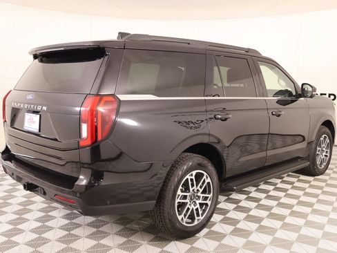 Used 2025 Ford Expedition Active AWD/4WD image 22