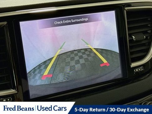Used 2023 Chrysler Pacifica Touring-L FWD image 19