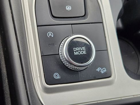 Used 2024 Ford Explorer XLT image 29