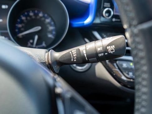 Used 2022 Toyota C-HR XLE FWD image 21