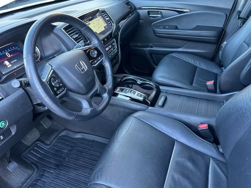 Used 2022 Honda Pilot Touring image 11