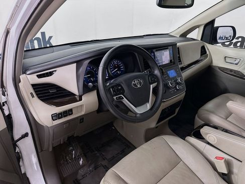 Used 2017 Toyota Sienna XLE w/ XLE Navigation Package FWD image 10