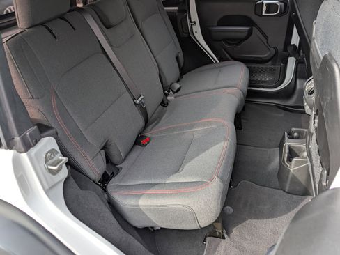 Used 2024 Jeep Wrangler Rubicon image 18