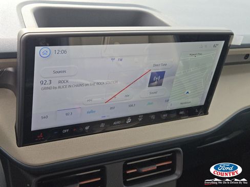 New 2025 Ford Maverick Lariat image 12