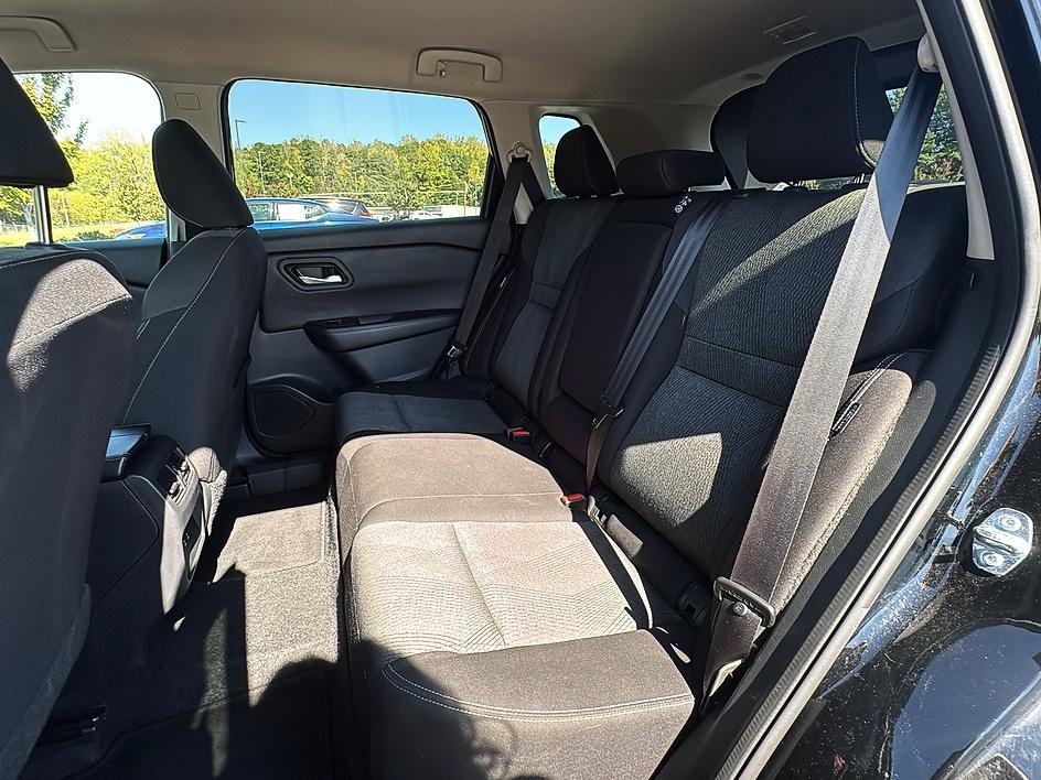 Certified 2025 Nissan Rogue SV FWD image 18