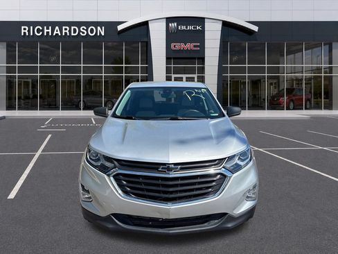 Used 2021 Chevrolet Equinox LS w/ LS Convenience Package AWD/4WD image 9