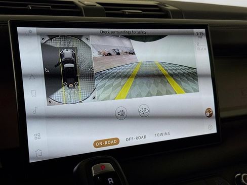 Used 2025 Land Rover Defender 110 S image 16