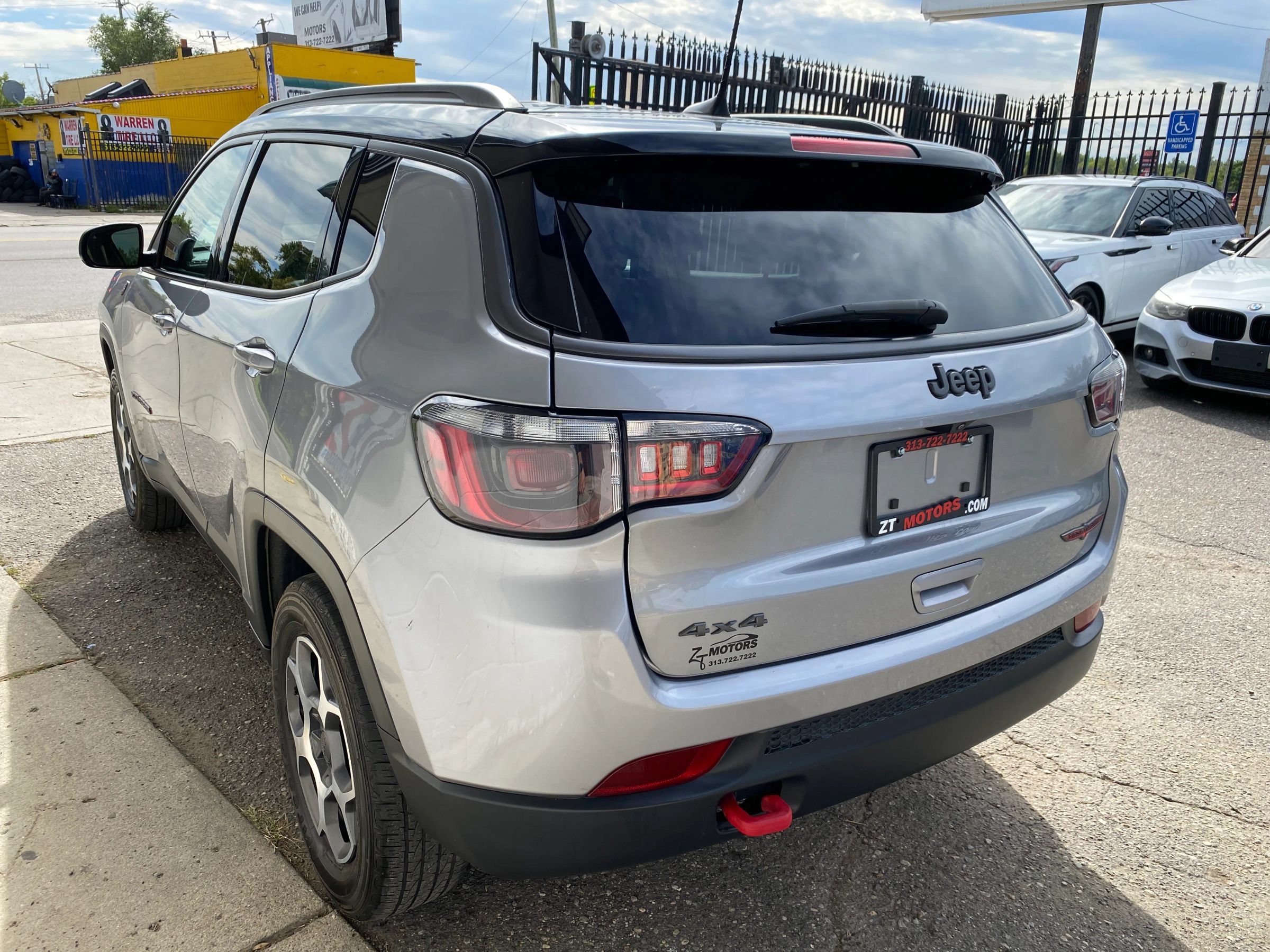 Used 2022 Jeep Compass Trailhawk AWD/4WD image 2