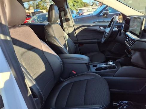 Used 2024 Ford Escape SE image 24