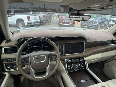 Used 2023 GMC Yukon XL Denali w/ Denali Reserve Package image 3