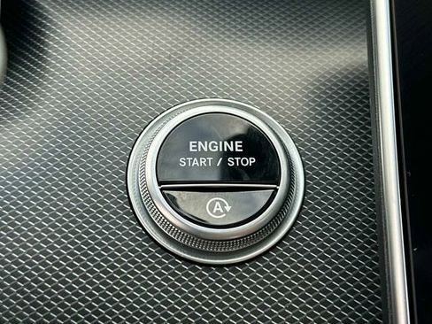 Used 2025 Mercedes-Benz C 300 Sedan image 27