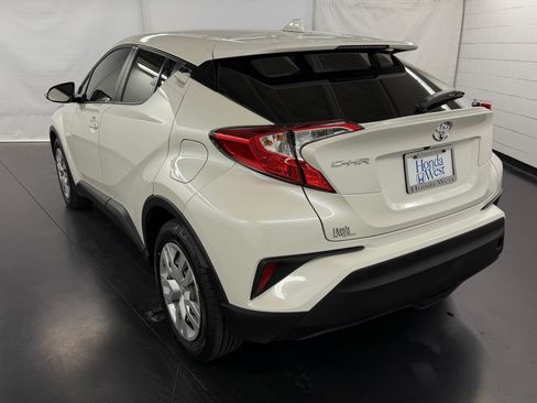 Used 2021 Toyota C-HR LE image 3