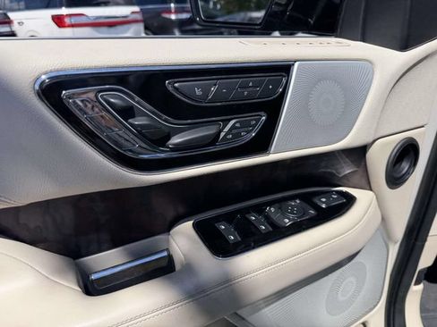 Used 2021 Lincoln Navigator L Reserve AWD/4WD image 19