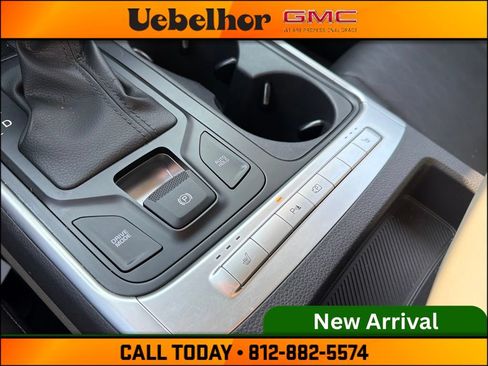 Used 2025 Kia Carnival FWD image 30
