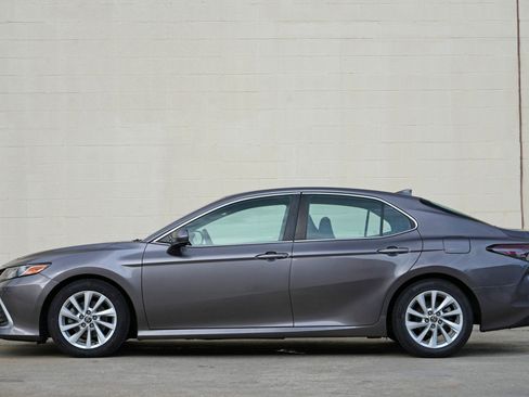 Used 2021 Toyota Camry LE FWD image 8