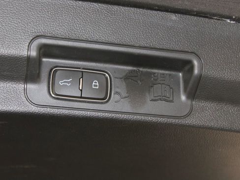 Used 2023 Ford Explorer Limited image 14