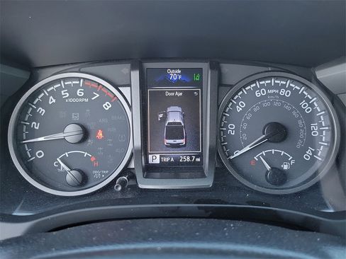 Used 2023 Toyota Tacoma TRD Off-Road image 8