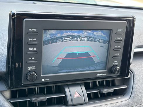 Used 2020 Toyota RAV4 LE FWD image 20